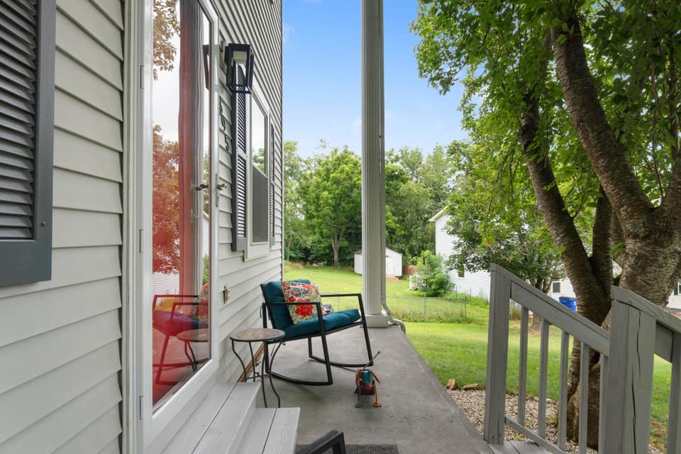 395 Warren Street, photo 6 of 40