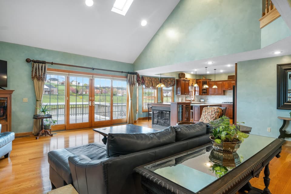 2360 Lake Vista Drive, photo 9 of 40