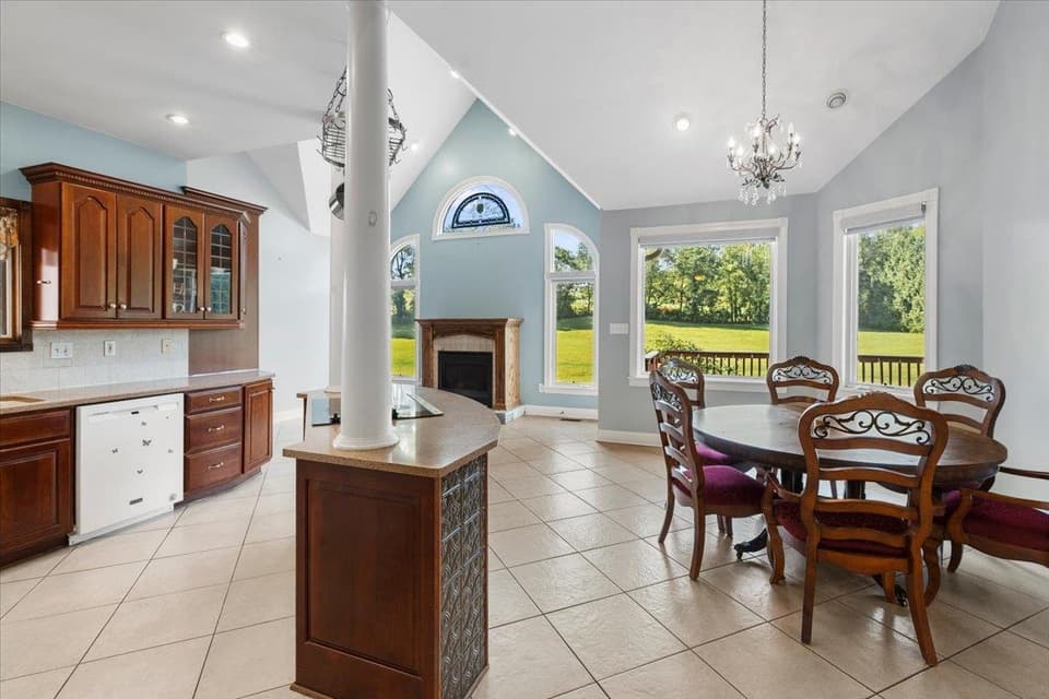 2251 Lake Vista Drive, photo 8 of 40