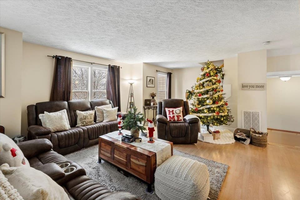910 Oak Tree Boulevard, photo 11 of 40