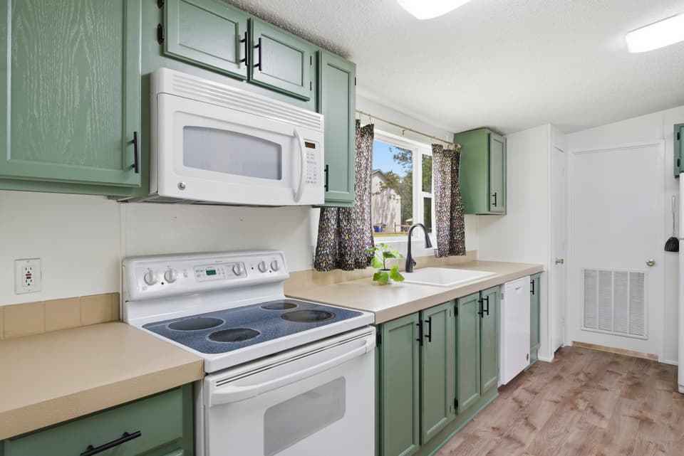 670 Liberty Street NE, photo 13 of 38