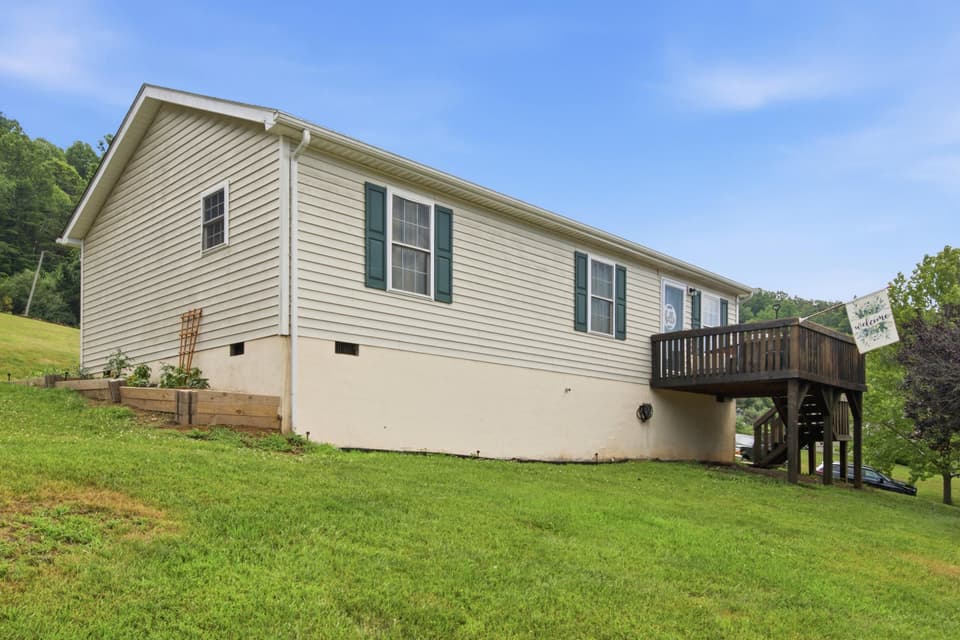 479 Smith Creek Road, photo 2 of 40