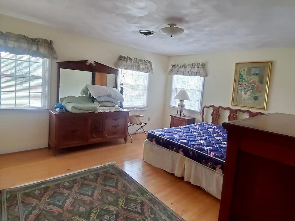 495 Simmons Road, photo 5 of 18