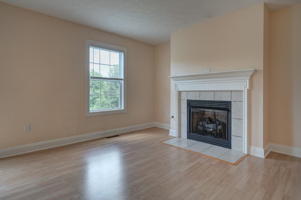 815 Oaktree Boulevard, photo 6 of 30