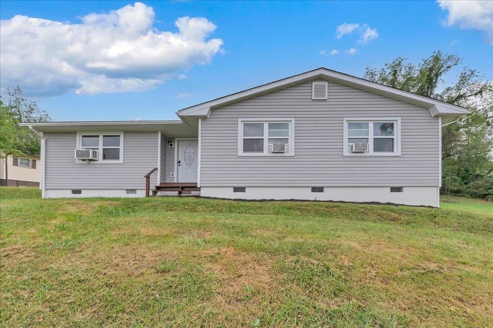 935 NE Depot Street NE, Christiansburg, VA