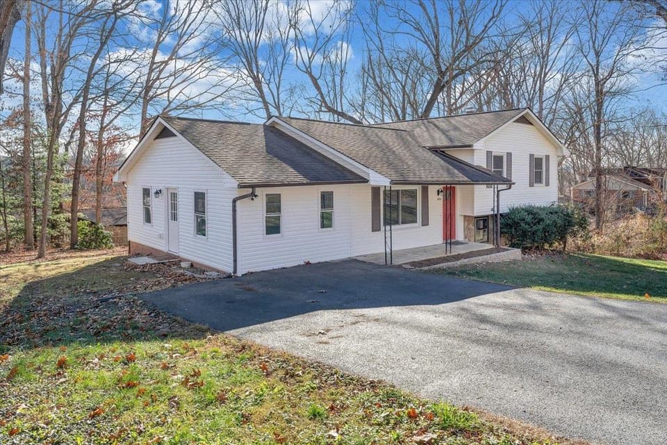 1100 Flint Drive, photo 2 of 40