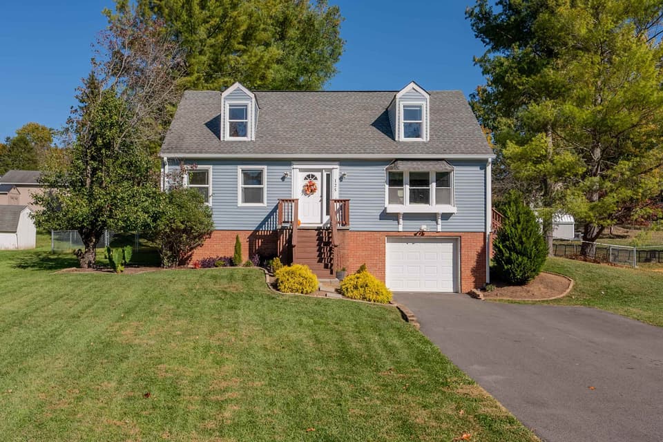 125 Wooden Shoe Court NW, photo 4 of 40