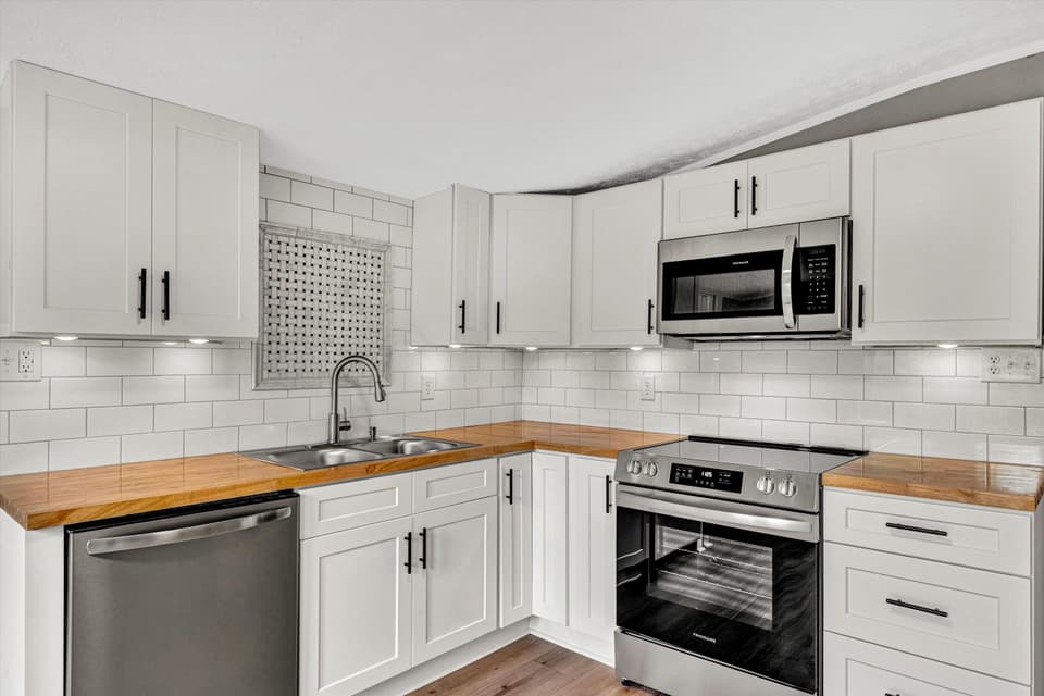 955 Church St NE, photo 17 of 33