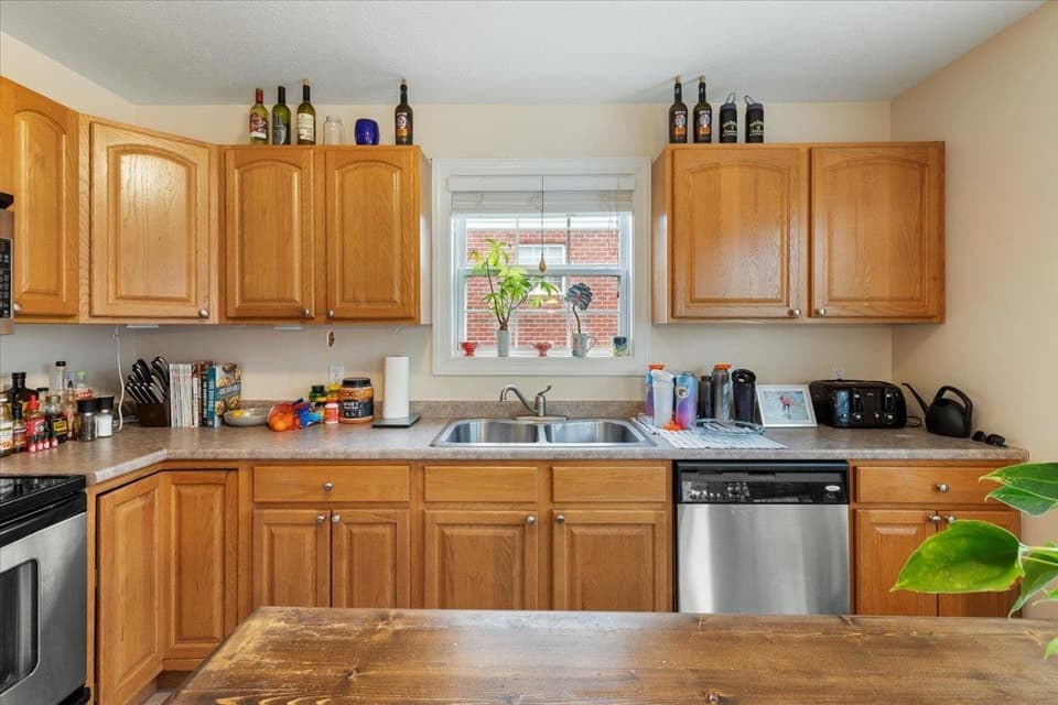 450 Tall Oak Boulevard, photo 15 of 40