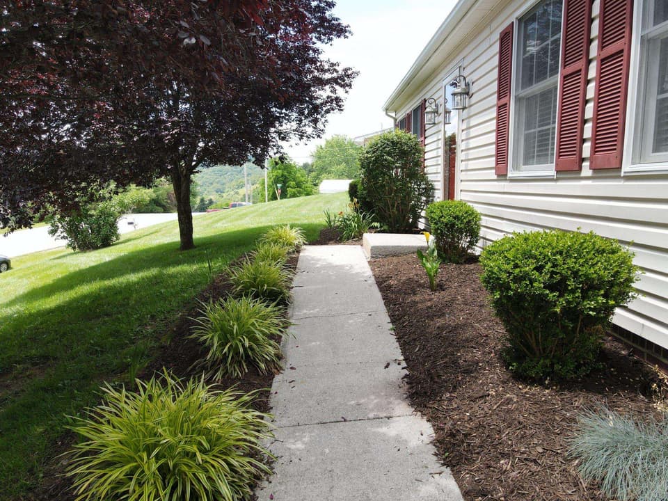 355 Overland Drive, photo 5 of 29