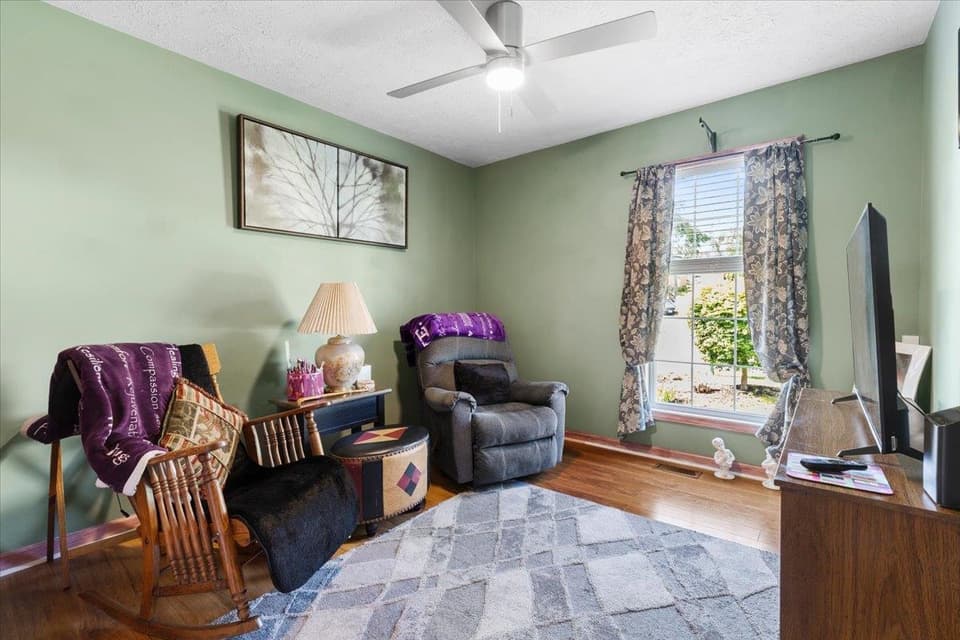 650 Warren Court, photo 21 of 40