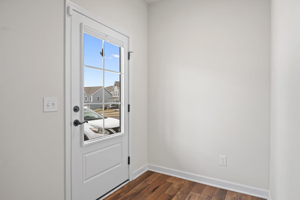 215 Hamilton Avenue NW, photo 6 of 40