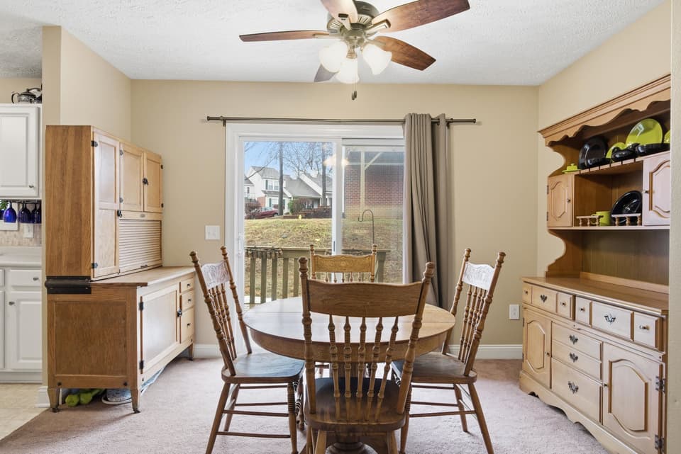 585 Silver Leaf Drive, photo 13 of 39