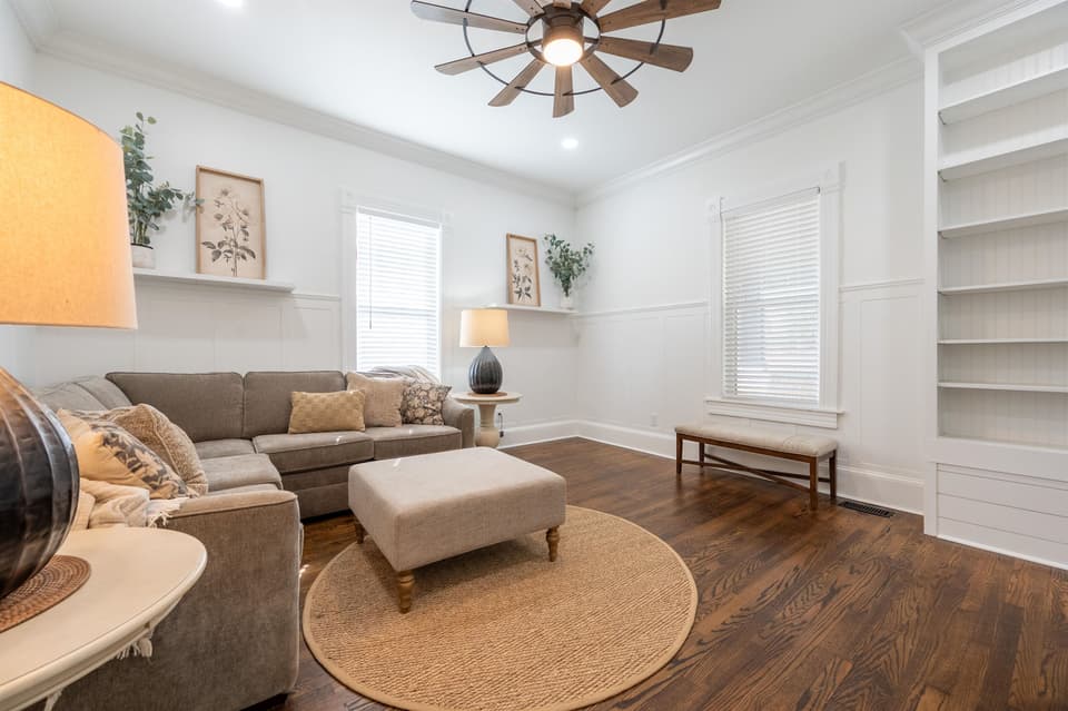 200 S Franklin Street, photo 17 of 40