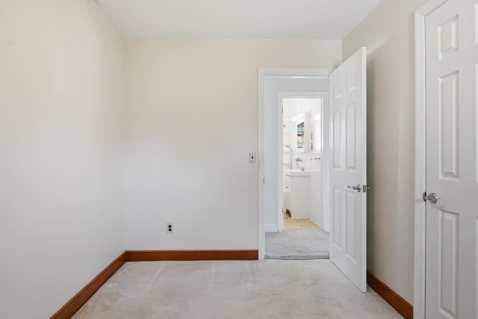 205 Roundhill Drive, photo 28 of 40