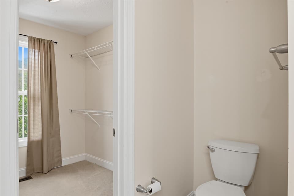 1410 Sherwood Drive, photo 25 of 40