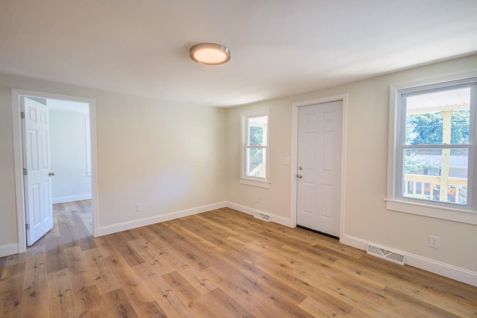 630 School Lane, photo 4 of 33
