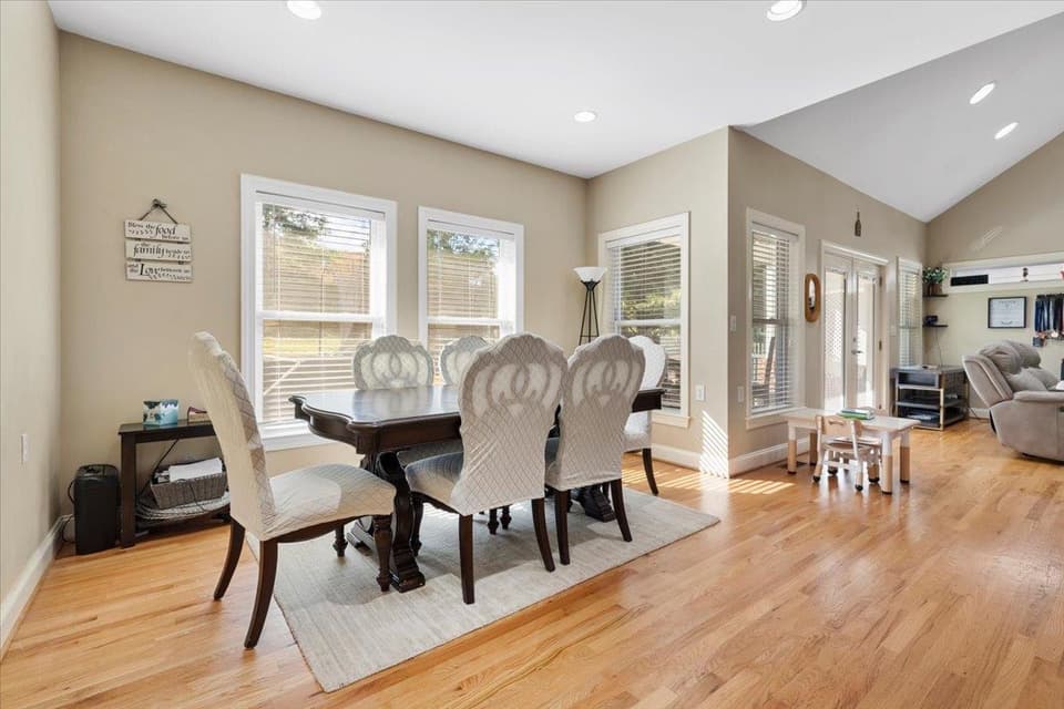 1015 Falor Lane, photo 19 of 40
