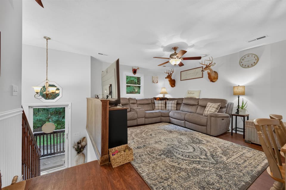 189 Pine Hollow Road, photo 5 of 40
