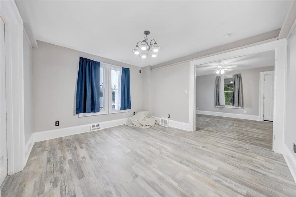 855 E Main St, photo 9 of 34