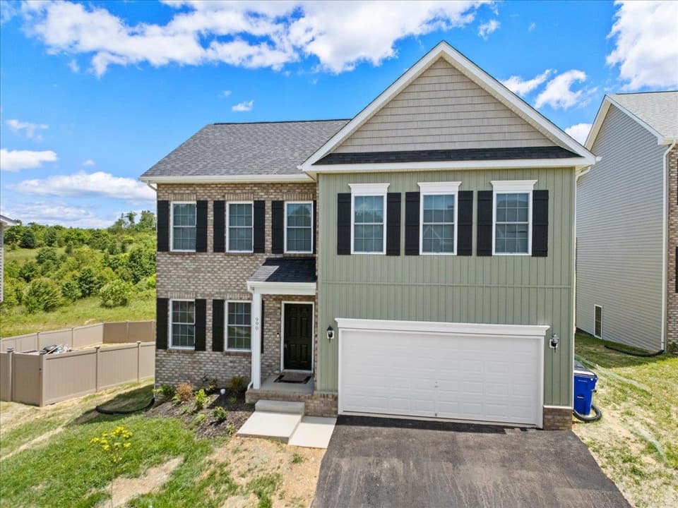 990 Holland Loop NW, photo 2 of 40