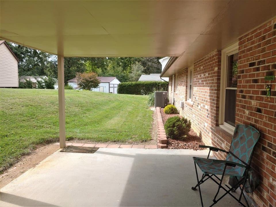 4585 Roanoke St, photo 11 of 40