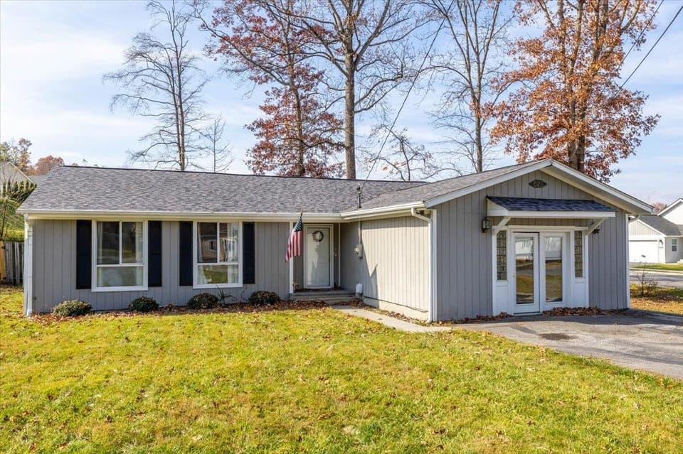 625 Curtis Drive, photo 2 of 32