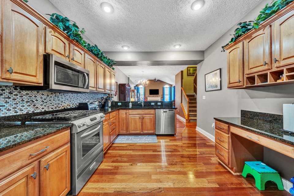 55 Revolution Cir, photo 16 of 35