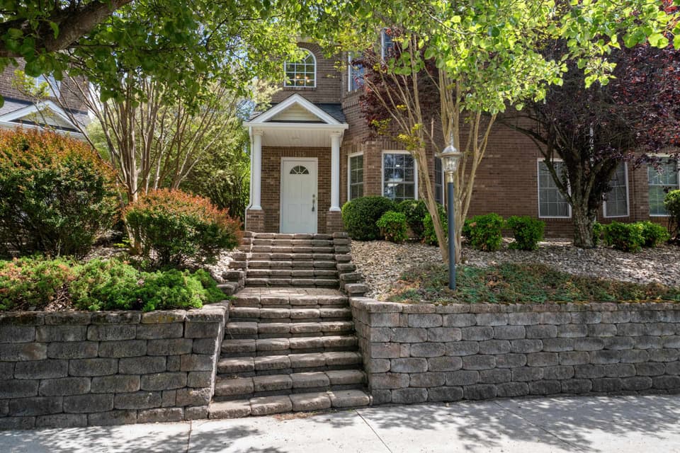 135 Phoenix Boulevard, photo 2 of 40