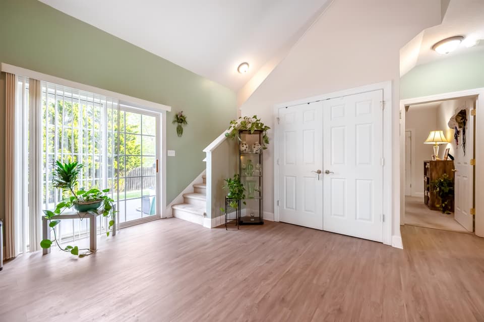 300 Meadow Drive, photo 23 of 40