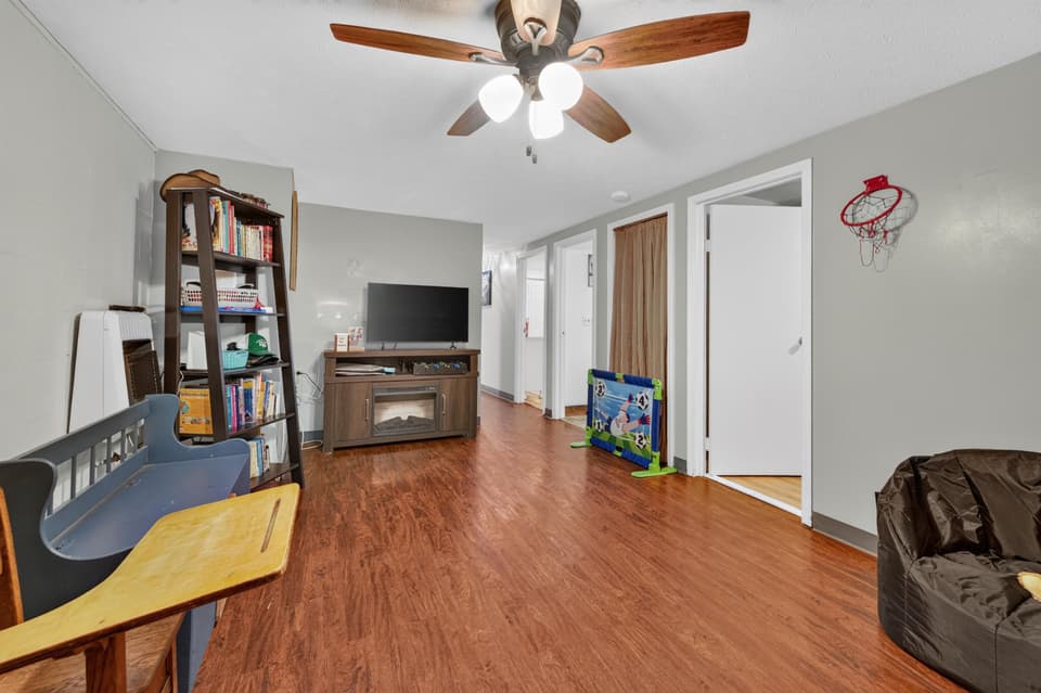 189 Pine Hollow Road, photo 25 of 40
