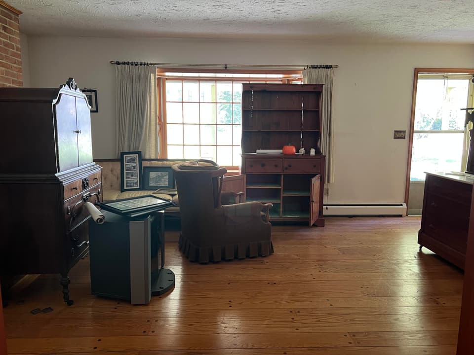 410 Dogwood Ln, photo 7 of 20