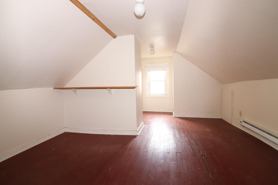 402 Craig St NE, photo 16 of 17