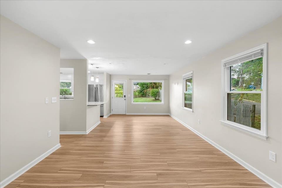 1370 Roanoke Street, photo 9 of 40