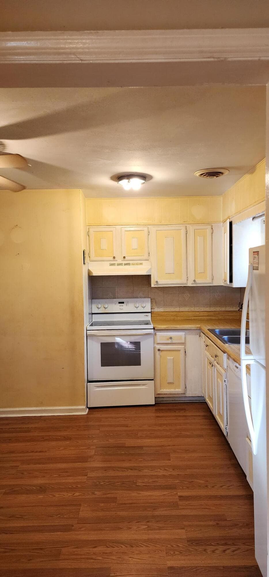 1370 Roanoke Street, photo 8 of 24