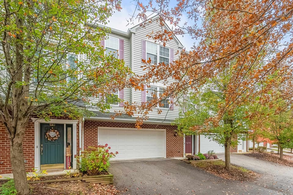 590 Tall Oak Boulevard, photo 7 of 40