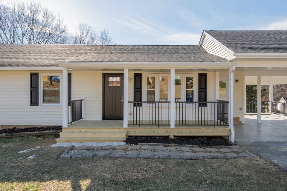 230 Pelham Lane, photo 8 of 40