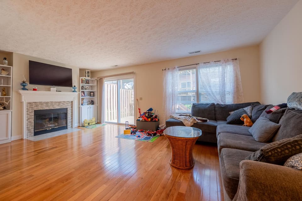 405 Silver Leaf Drive, photo 5 of 36
