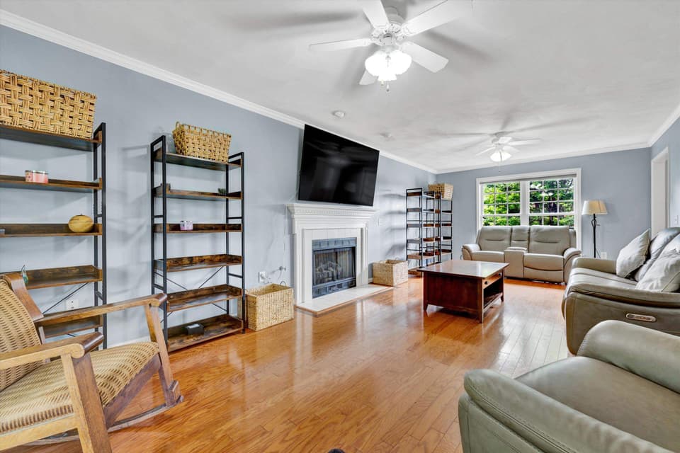 135 Sapphire Avenue, photo 9 of 40