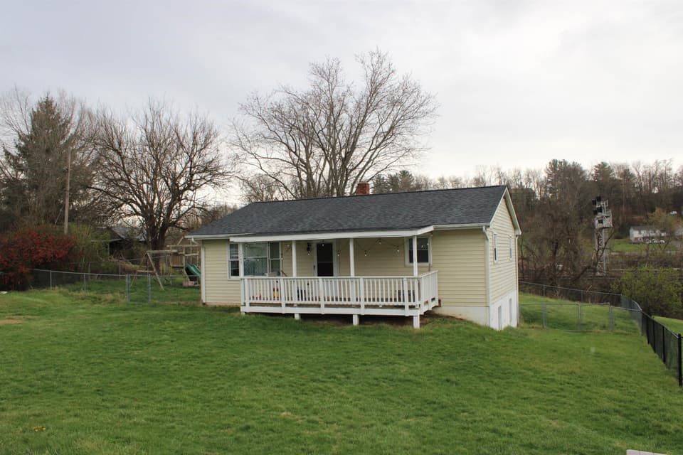 1245 Montgomery Street, photo 4 of 7
