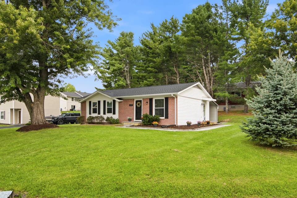 1790 Rainbow Street NE, photo 28 of 40