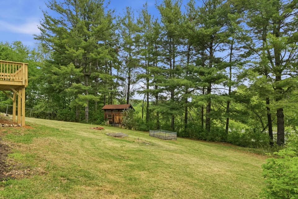665 Betty Drive, photo 11 of 39