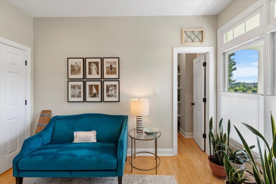2120 Knoll Crest Drive, photo 12 of 40