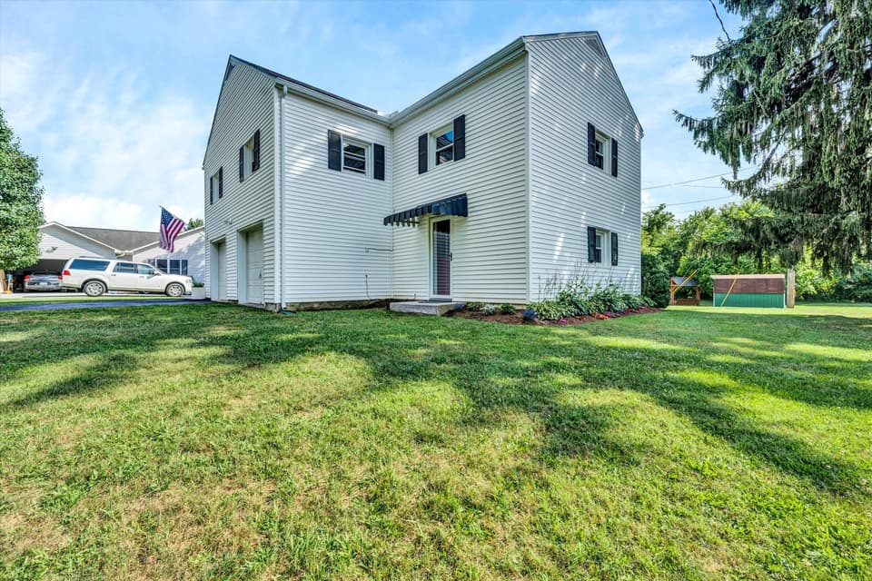 215 S Hill Drive, photo 4 of 37