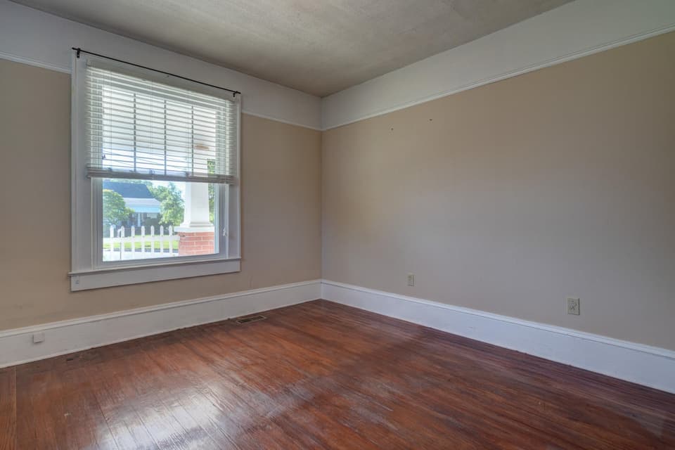 110 Lester Street, photo 26 of 40