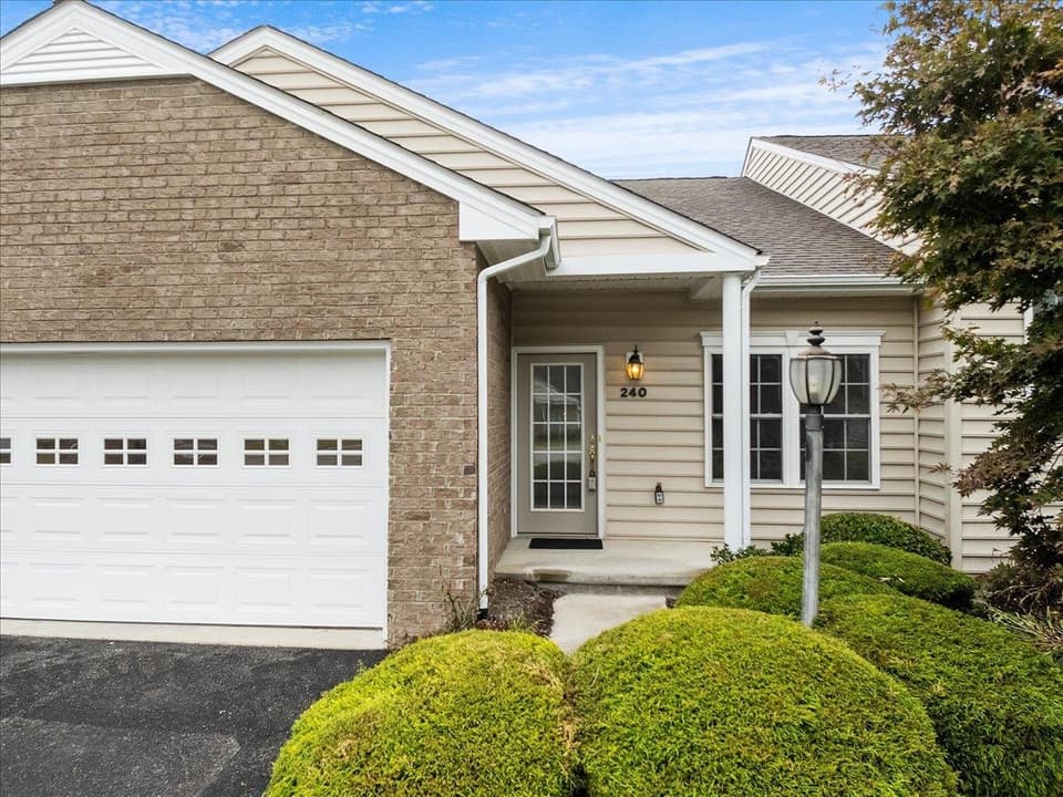 240 Slate Creek Drive NW, photo 3 of 40