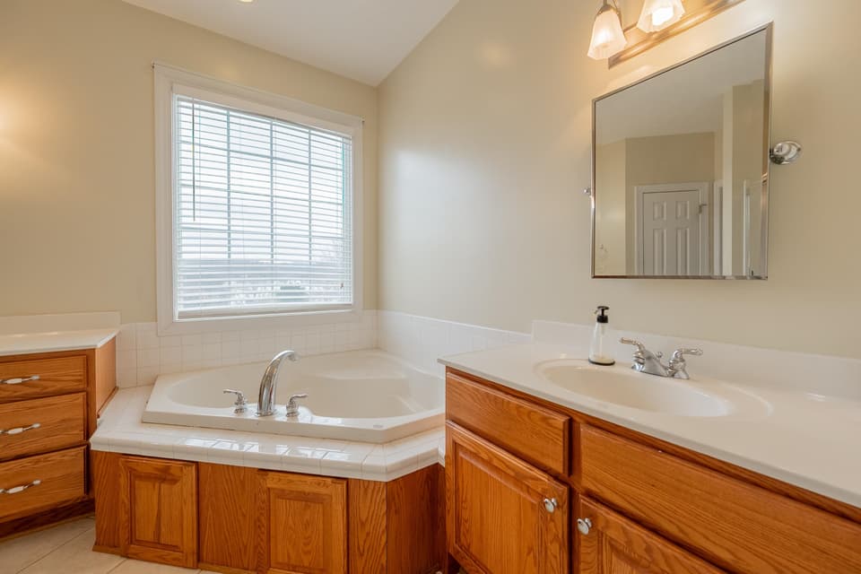 1125 Falcon Run, photo 38 of 40