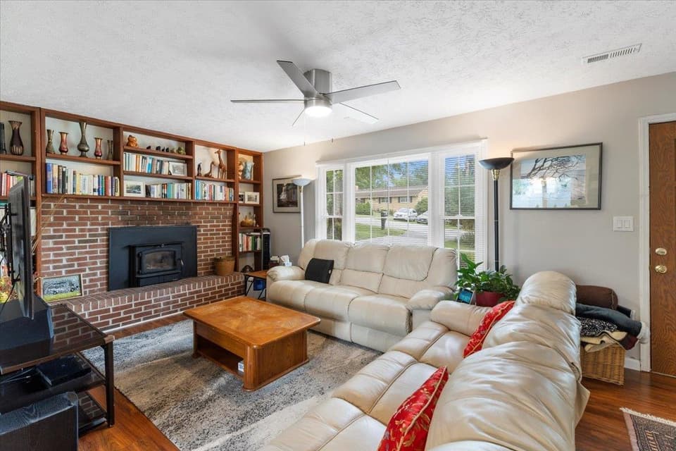 340 Walters Drive, photo 13 of 40
