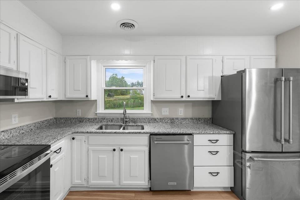 1370 Roanoke Street, photo 11 of 40