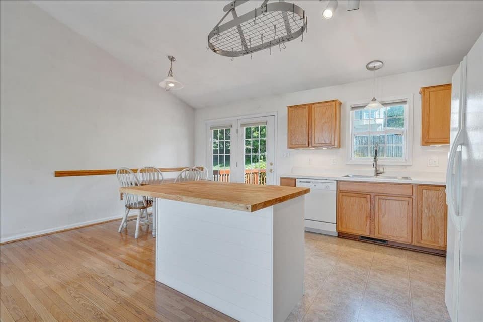 100 Wistaria Drive, photo 12 of 36